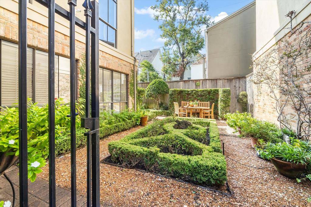 Formal garden and courtyard with seating area. Cocktails please!