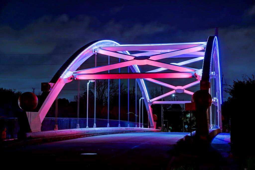 Tell the Mayor we want our bridge lights on.