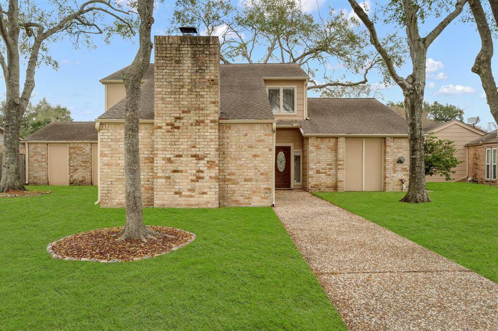 Welcome to 20322 Kingsland Blvd. A short walk away from Nottingham Elementary!