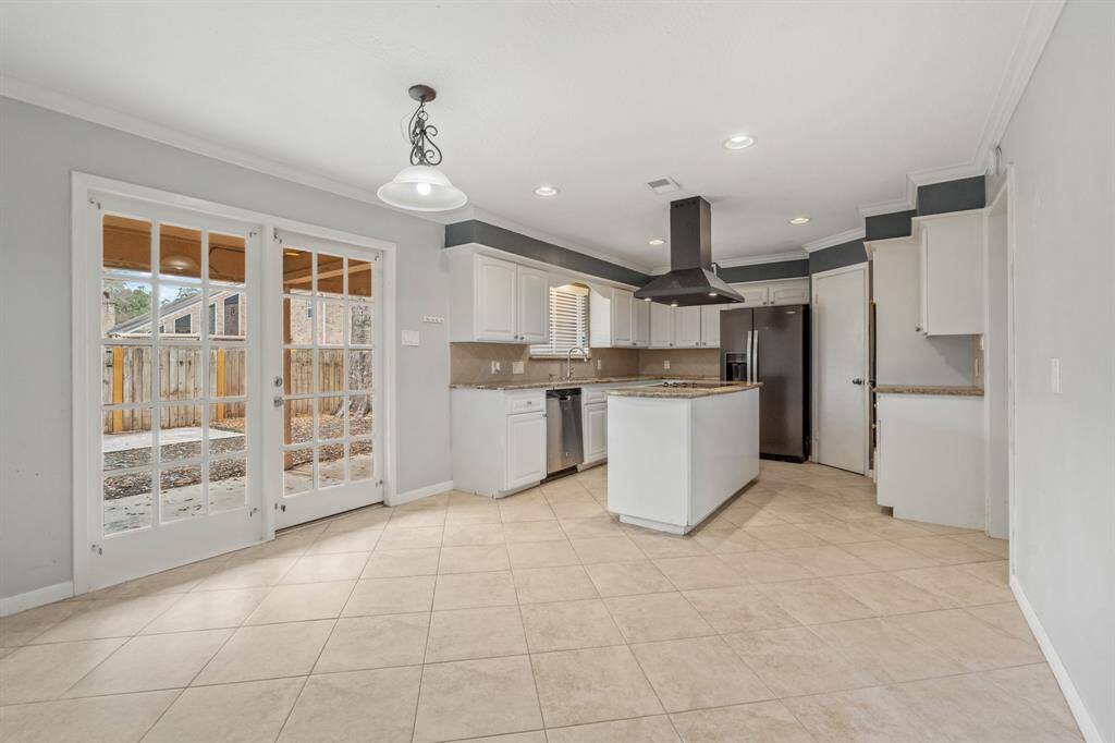 Breakfast Room is open to the Kitchen. Double French Doors to the back covered patio.