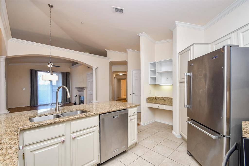 S.S. Appliances, Undermount Sink., Computer Niche/Coffer Bar, Etc.