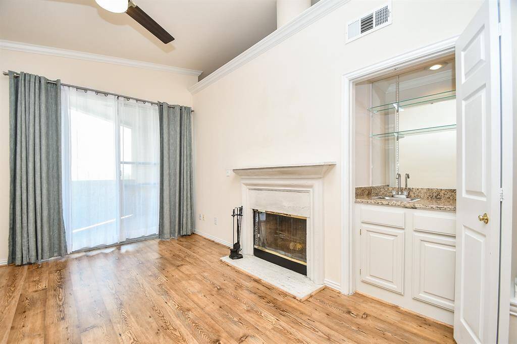 Family Room W/Wood Burring Fire Place