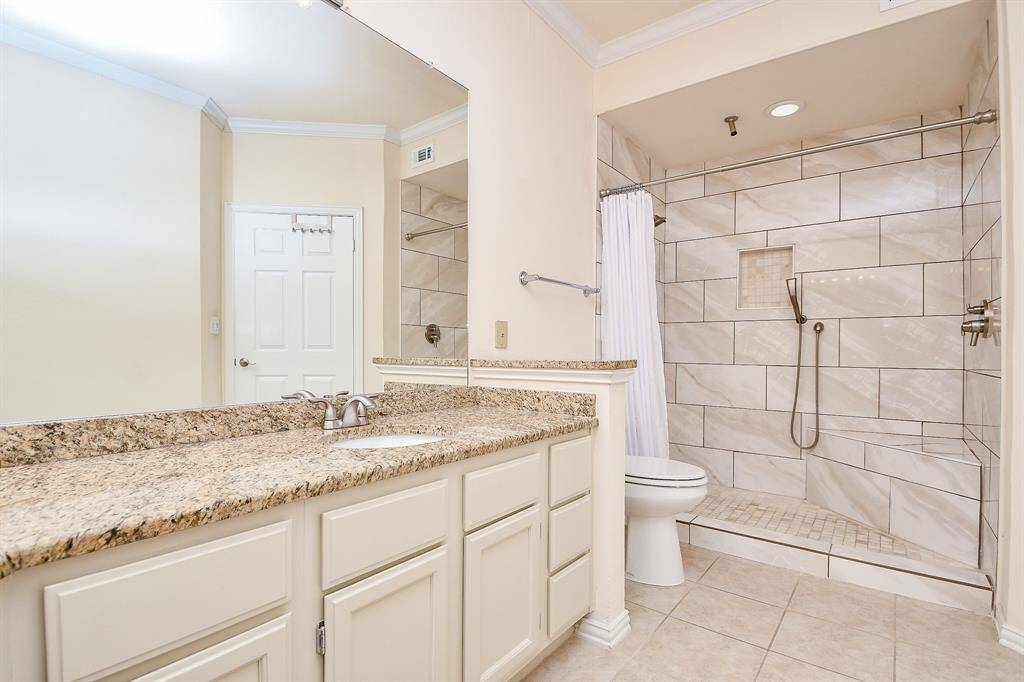 Beautiful Bathroom Large Walk-in Custom Shower