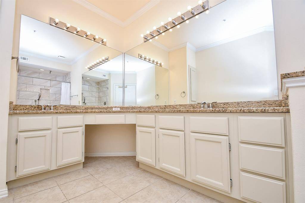 Dual Vanities, Makeup Area,