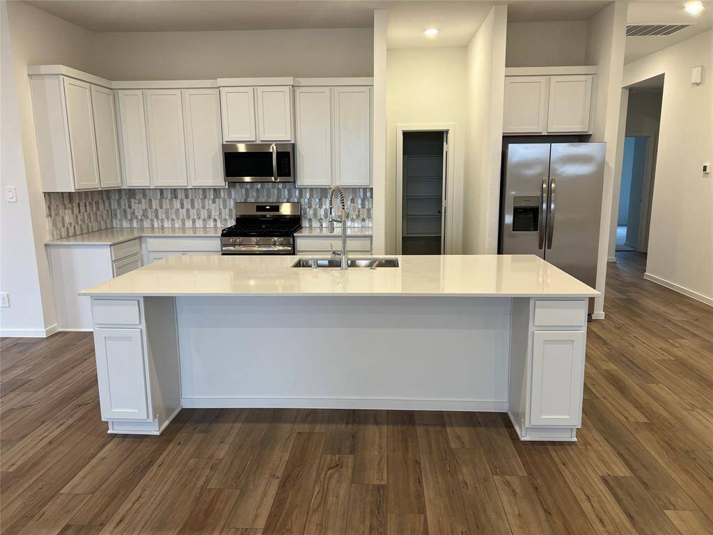 *Not actual home, pictures representative of same floor plan*