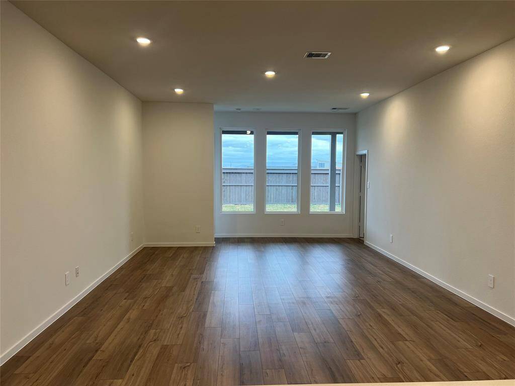 *Not actual home, pictures representative of same floor plan*