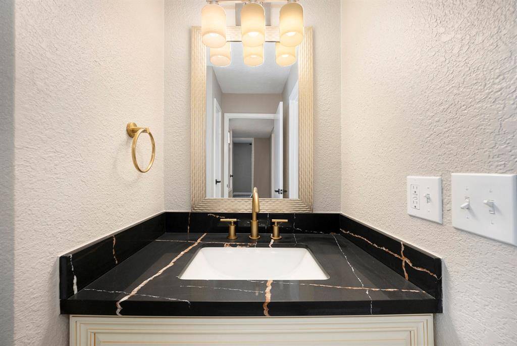 BEAUTIFUL QUARTZ THROUGHOUT