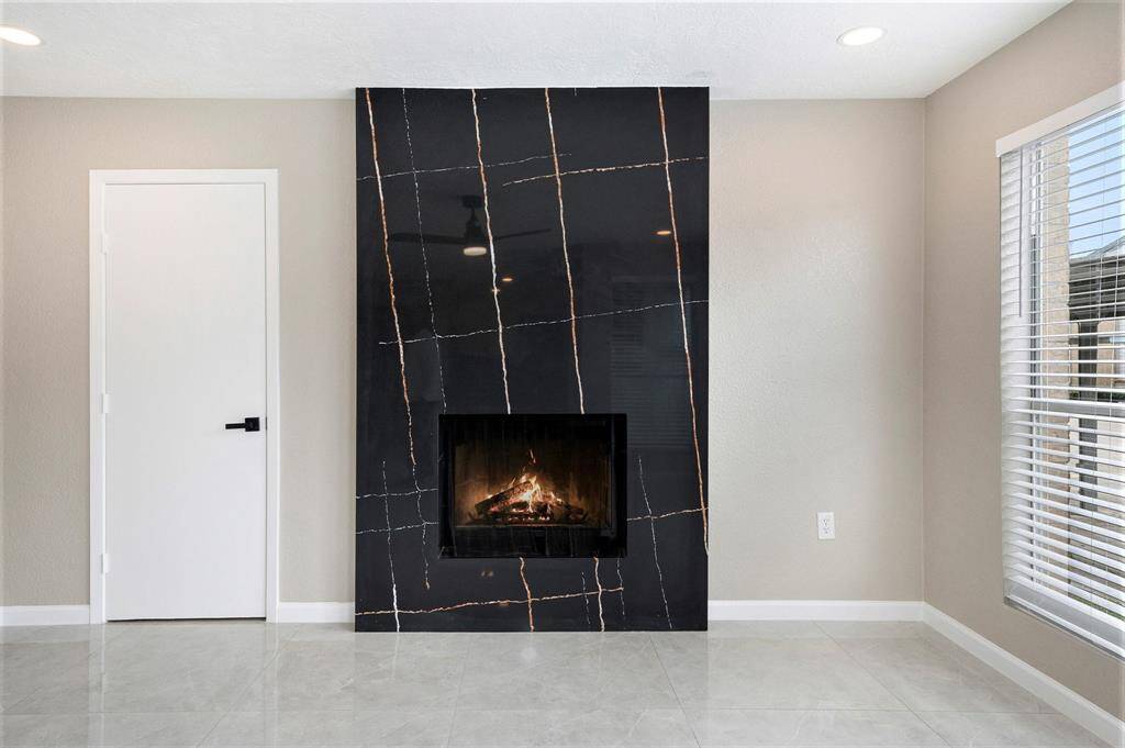 QUARTZ FIREPLACE FOR COZY WINTERS AND SPRINGS