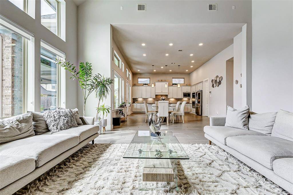 What a great place to host parties and get togethers with friends and family