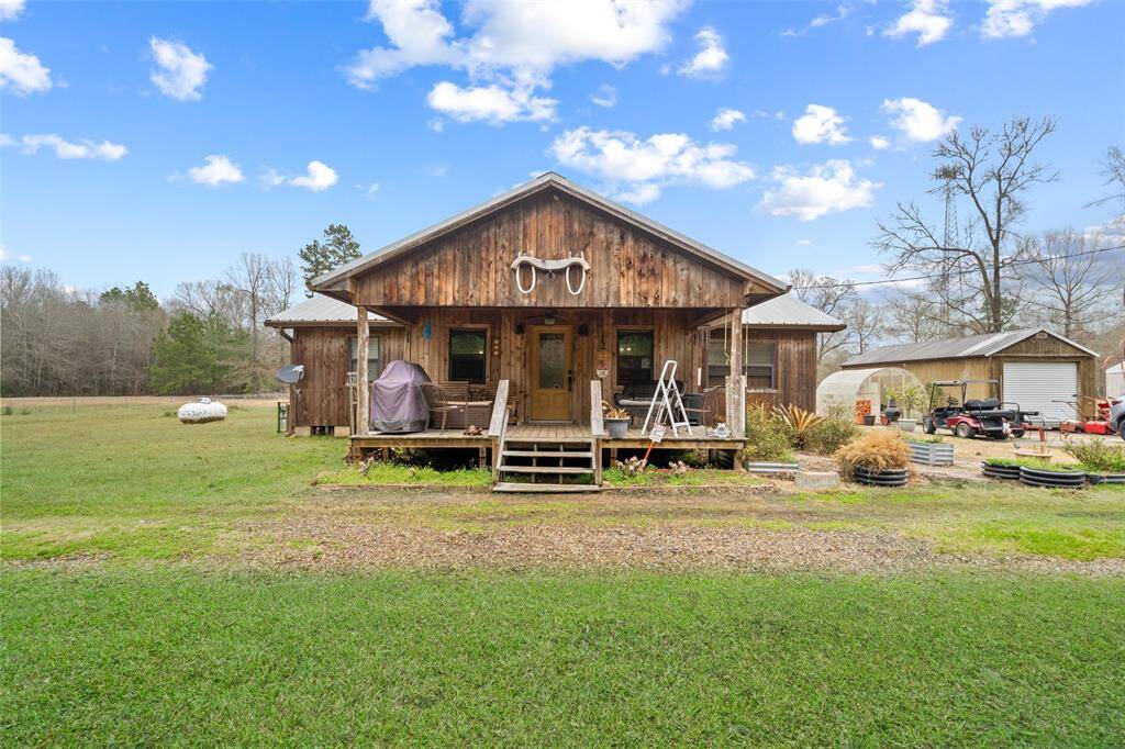 This beautiful 2 bed 1 bathroom home is the perfect home to settle down in!