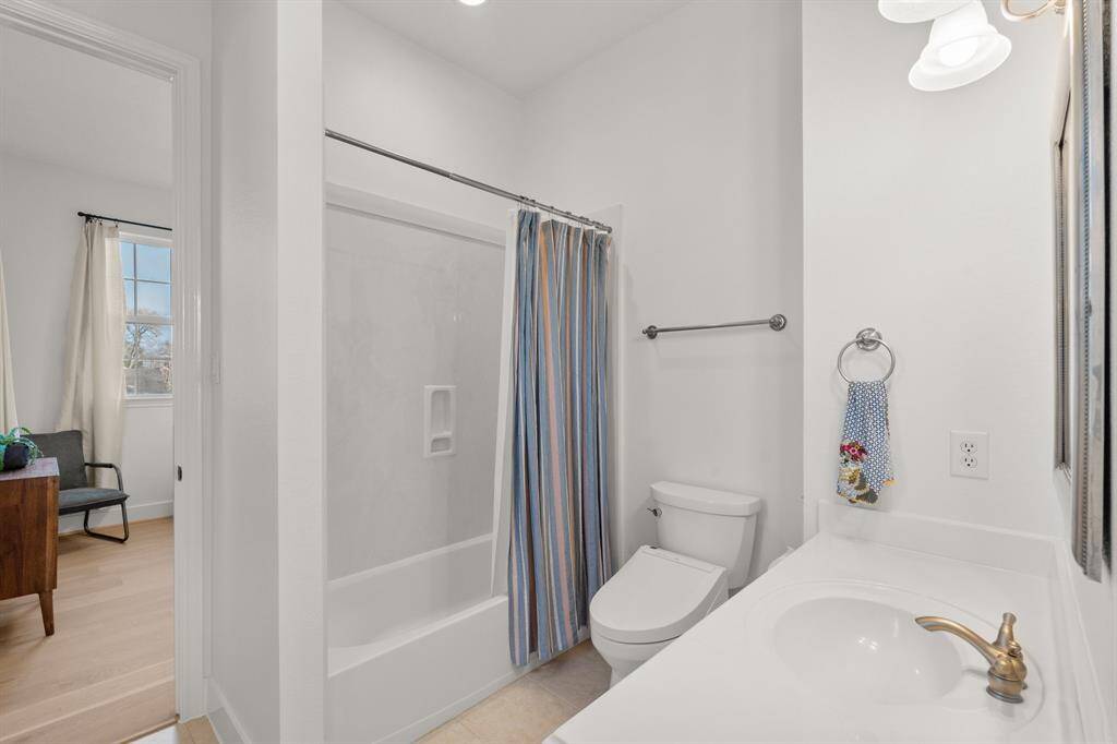 The private guest suite has its own bathroom.