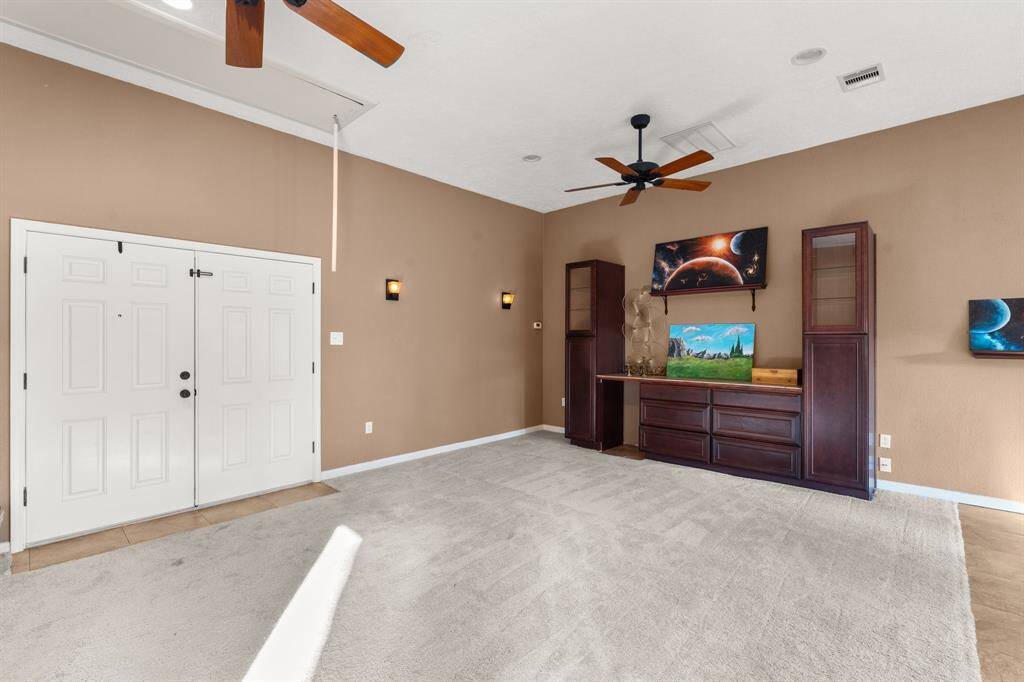 There is another convenient entrance to the guest house from the driveway.