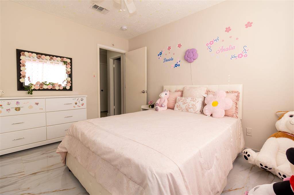 The space is bright and inviting, perfect for a child's room.
