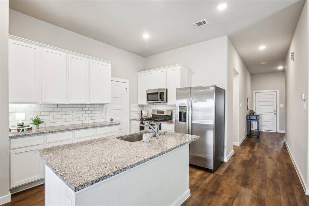 Bright, modern kitchen.