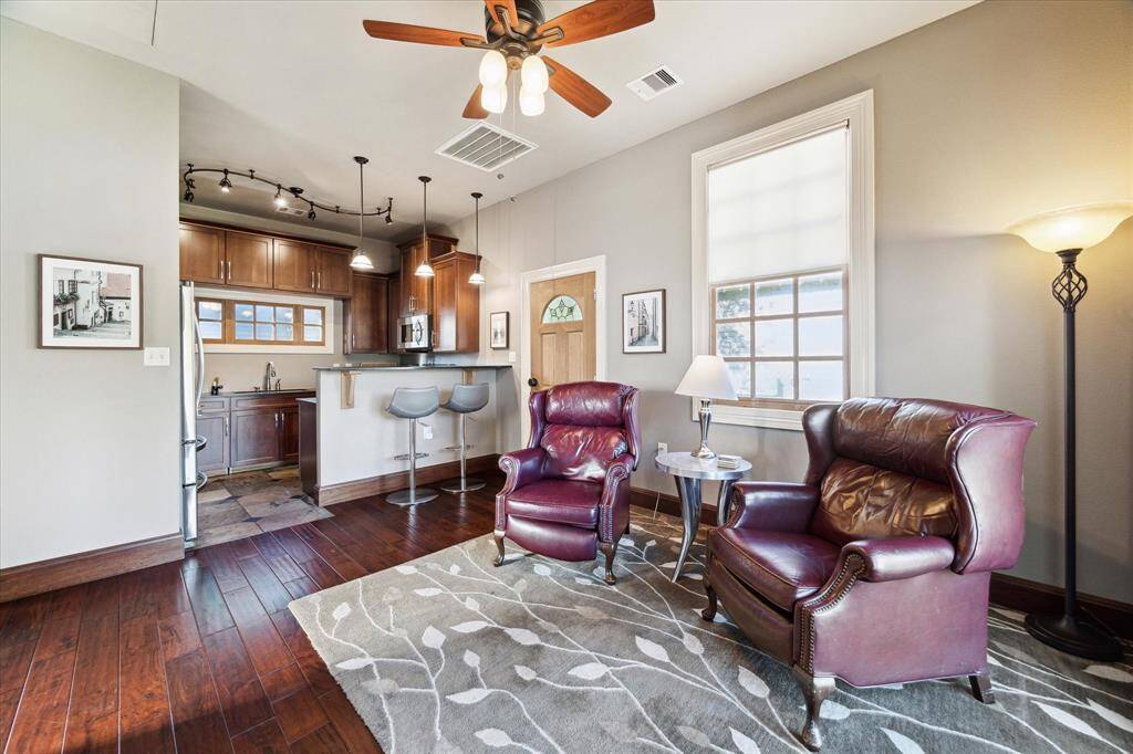 Ceiling fans and central air-conditioning ensure year-round comfort in this cheerful home.