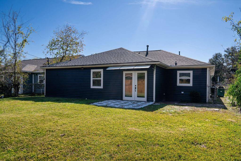 Great backyard with plenty of space for kids to play and enjoy outdoor activities