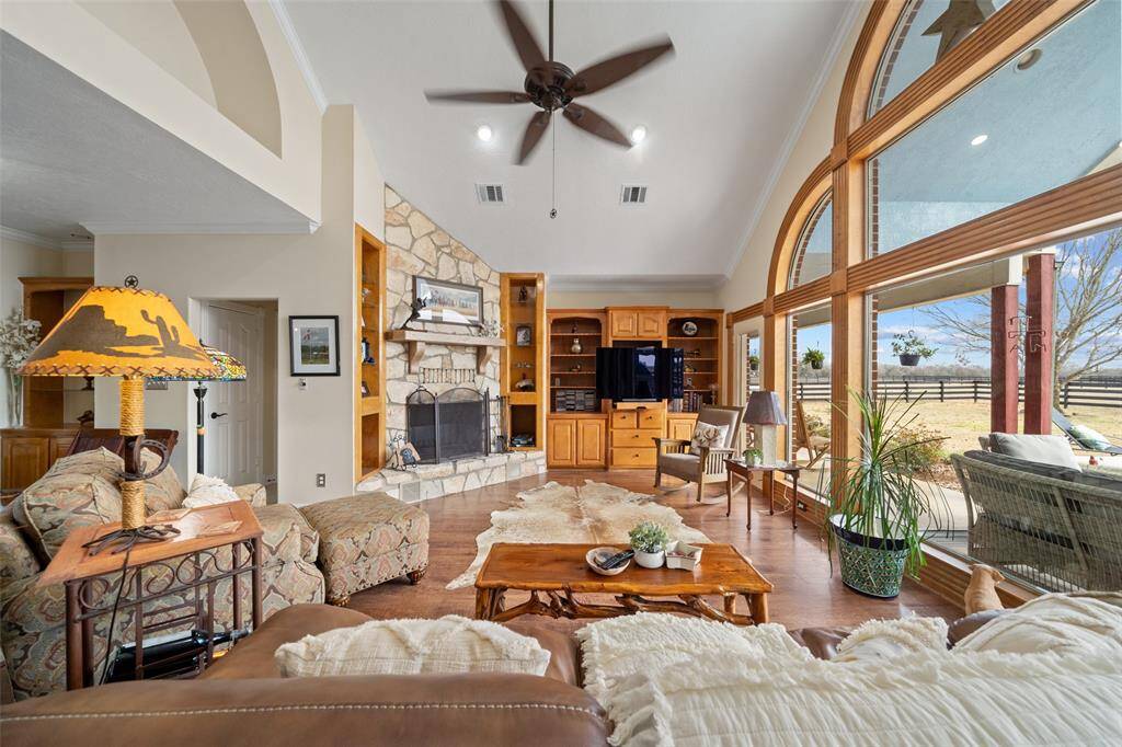 The built in entertainment center is perfect for photos of your family!
