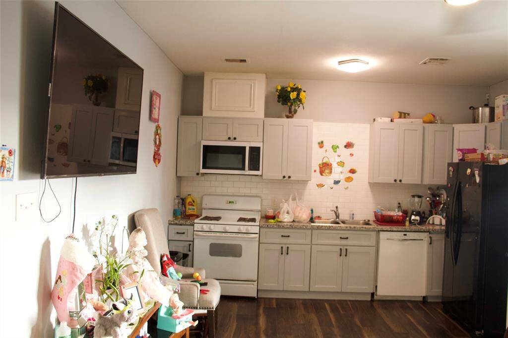 Another view of kitchen area