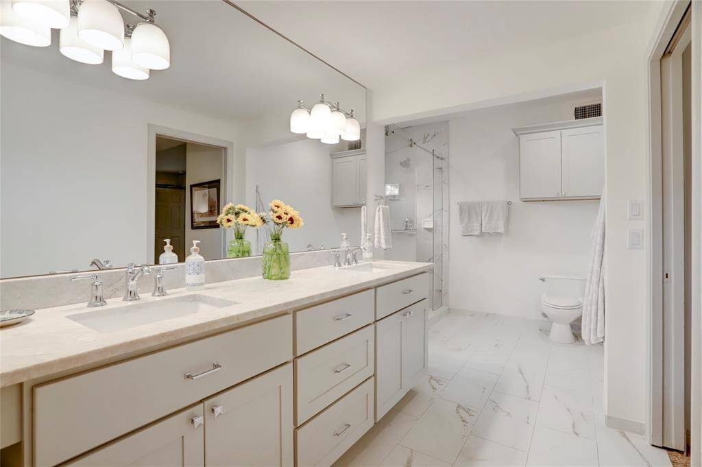 The primary ensuite bath features dual sinks and a makeup vanity.