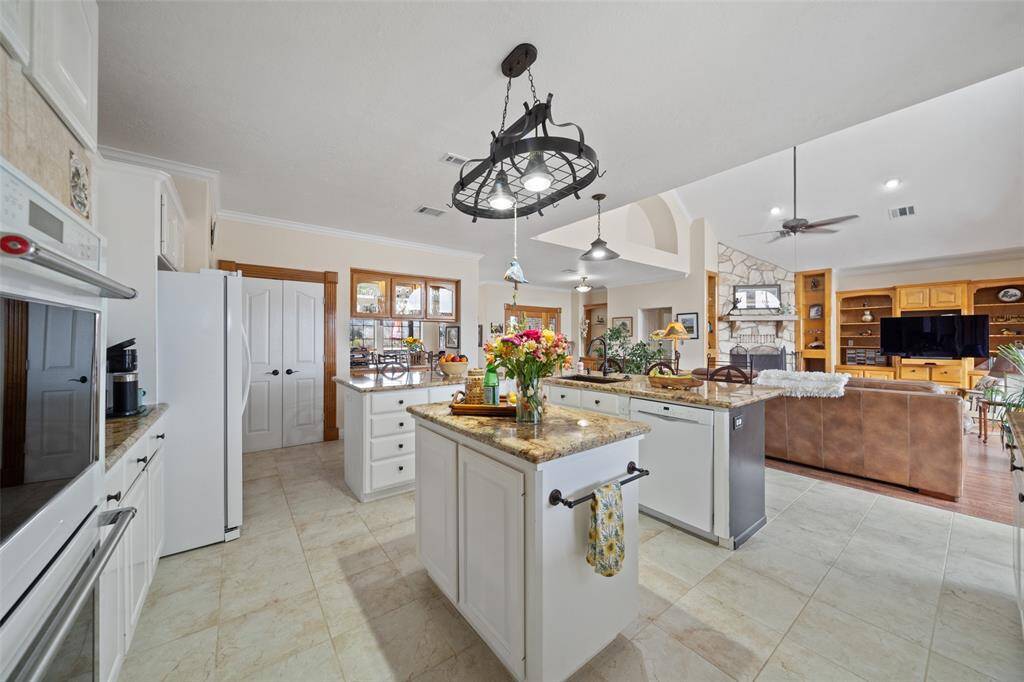 The kitchen is just perfect for any family to come together.