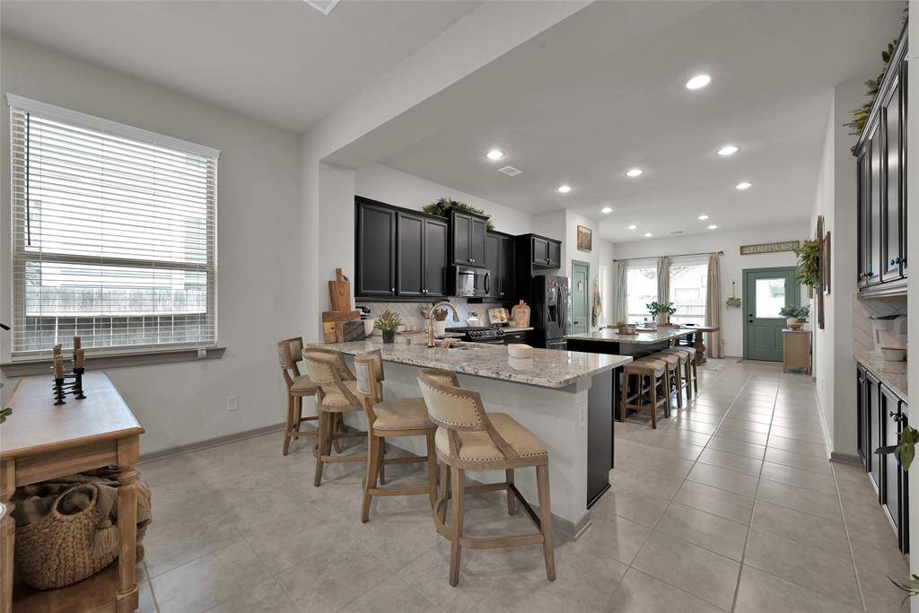 Open floorplan layout flows into thedining area with additional seating at the bar & island.