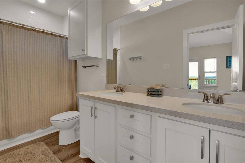 Primary ensuite with 2 sinks/ shower/tub combo
