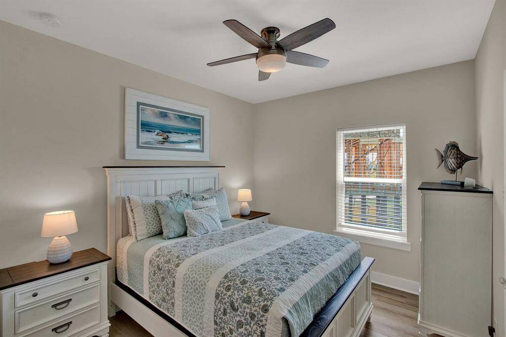 Queen bed in guest room