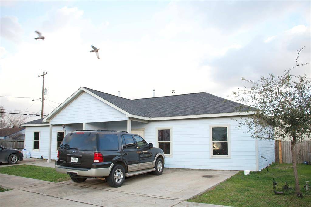 Front view of property