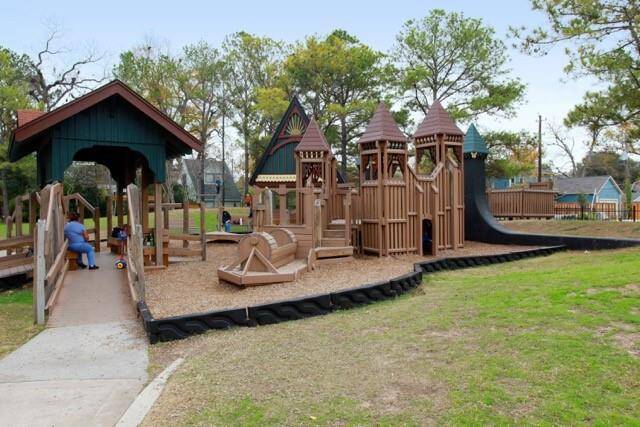 Donovan Park a few blocks away.