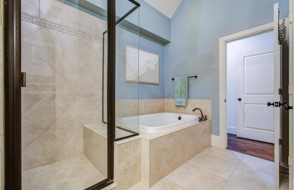Separate shower and soaker tub