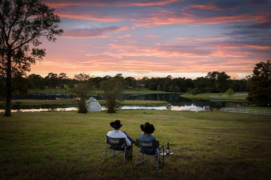 Dreaming of a place to escape? A place where sunsets never disappoint? Escape to quiet country living in Perfection Ranch.