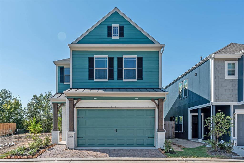Welcome to 11424 Waterford Spring Trail in Cloverdale - a gorgeous new gated community near the Medical Center area!