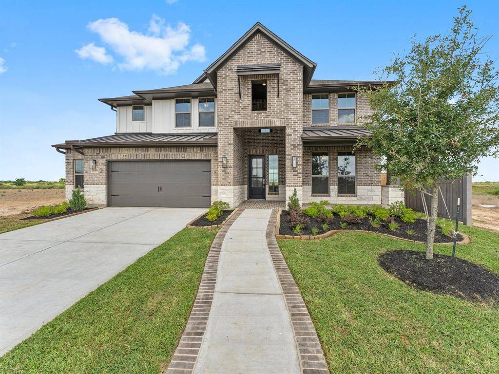 Move-in Ready 2 Story Home with 3 Car Garage