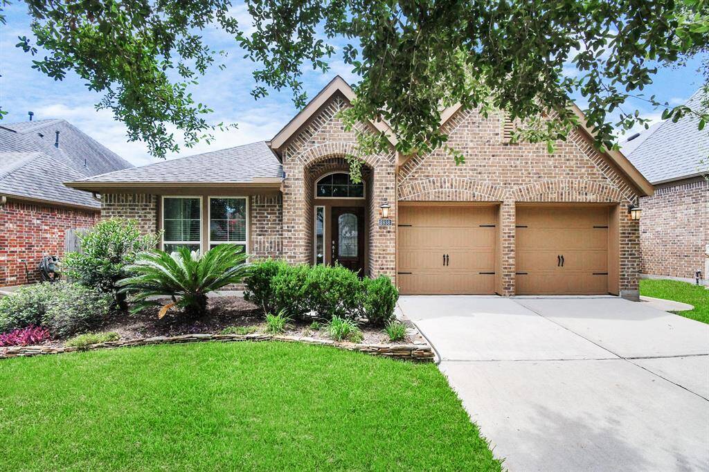 Lovely front yard with established landscaping