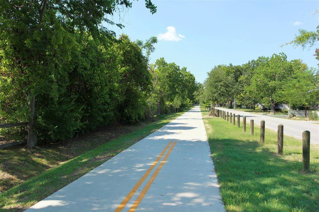 Heights Hike and Bike Trail a couple of blocks away.