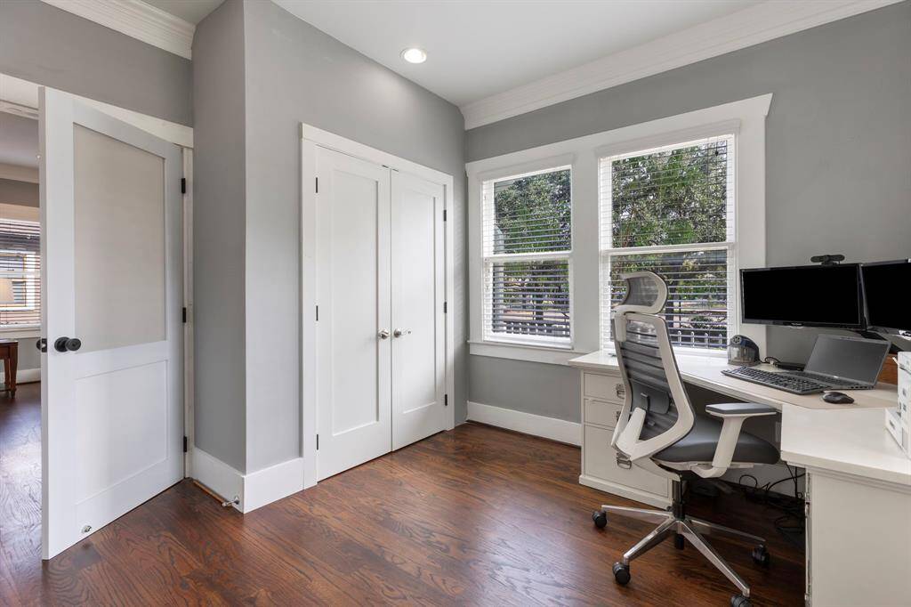 Plenty of storage plus great views!