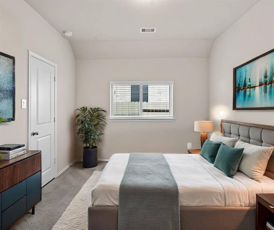 Virtually Staged: 13 x 10 - Guest suite connected to its own private full bath