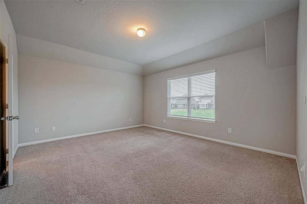 Huge primary bedroom
