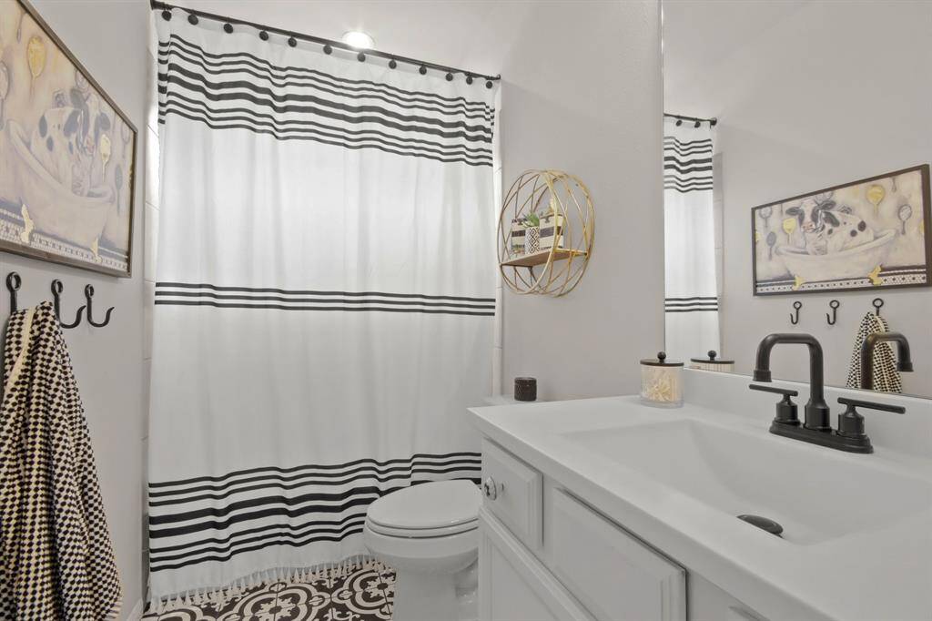 This is the second full bathroom, conveniently located between the two secondary bedrooms.
