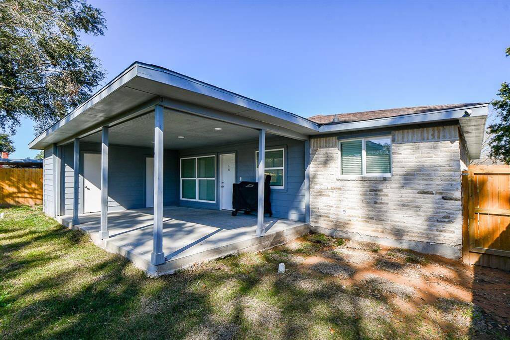 Enjoy a great barbecue on your large outdoor patio!