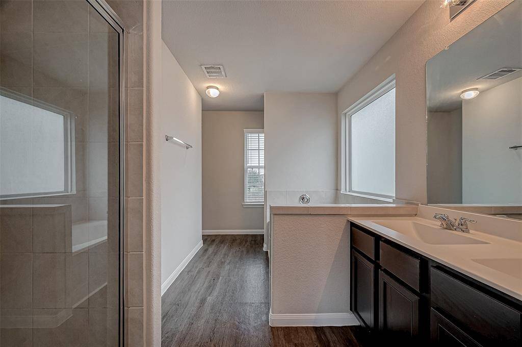 Luxurious primary bath