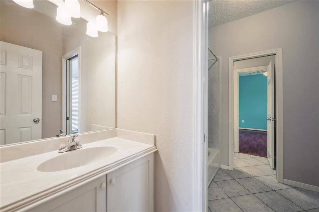 Jack & Jill bathroom connecting the bedrooms