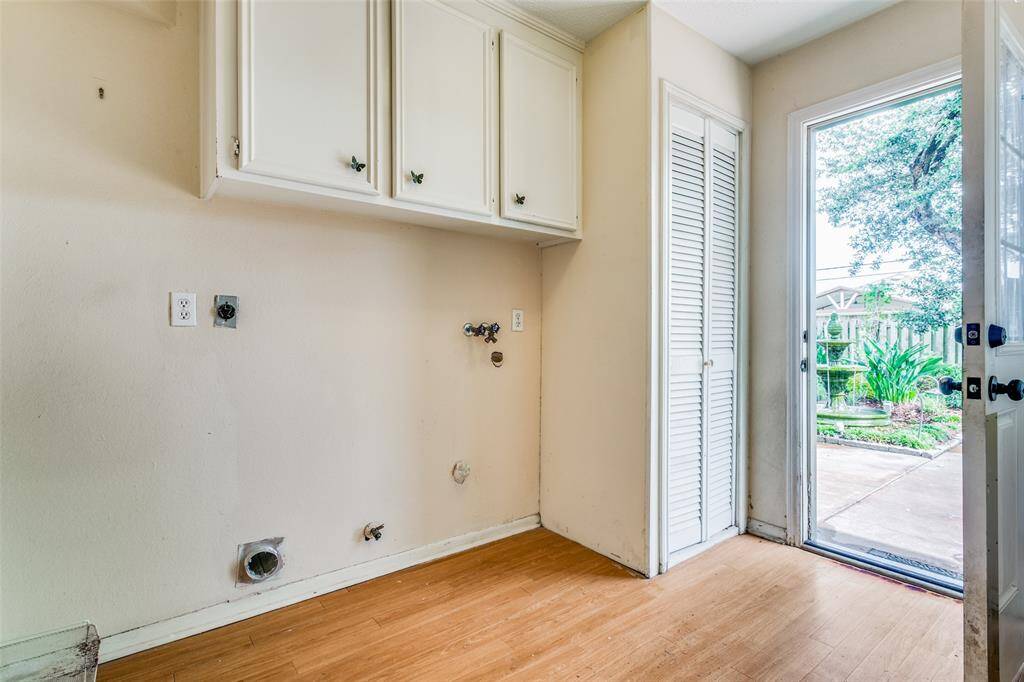 The utility/mud room is located off of the kitchen.