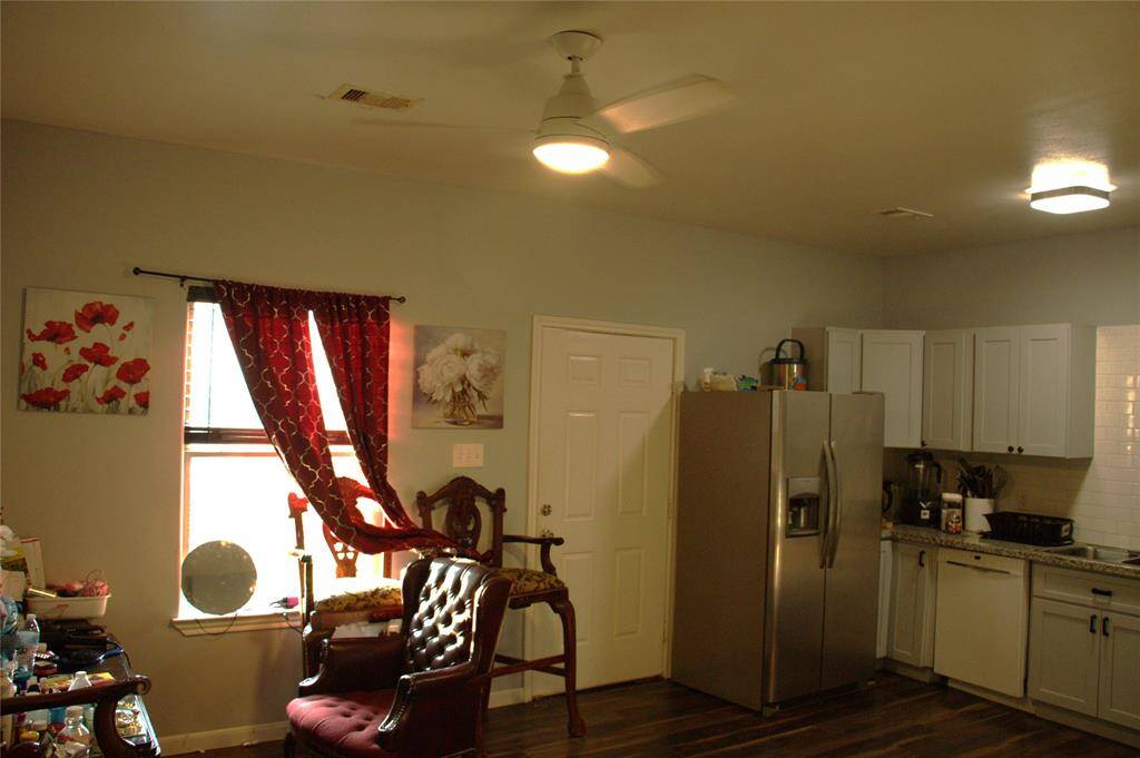 Bathroom, Unit B