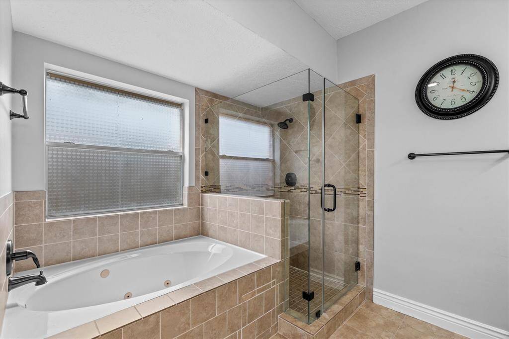 Jetted tub.