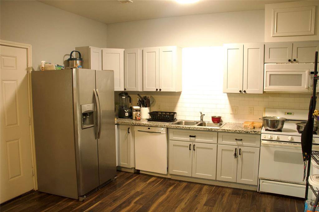 Another view of bathroom, Unit B