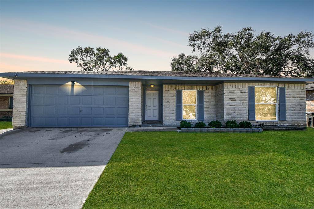 This captivating home boasts a grand curbside appeal and arrival experience - highlighting a beautiful brick elevation.