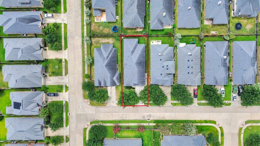 Great trails and amenities in the neighborhood! Be sure to check those out!