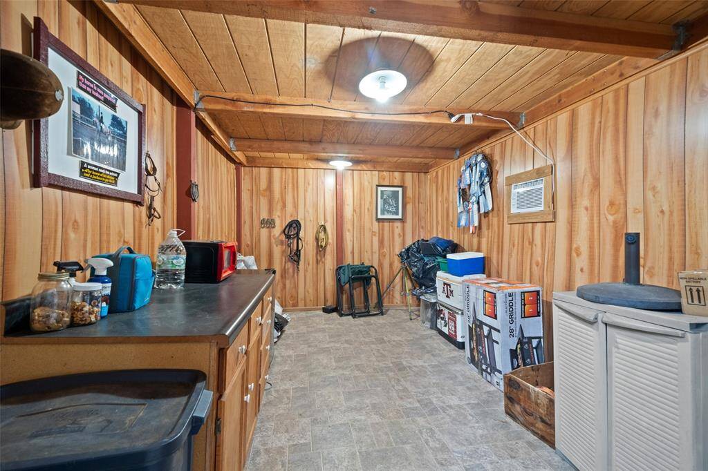 This amazing flexible space offers insulation and air conditioning!