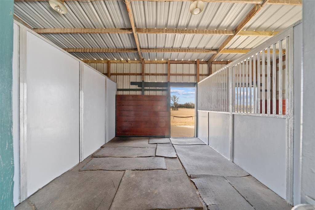 The stalls offer rubber flooring to make cleaning easy and quick!